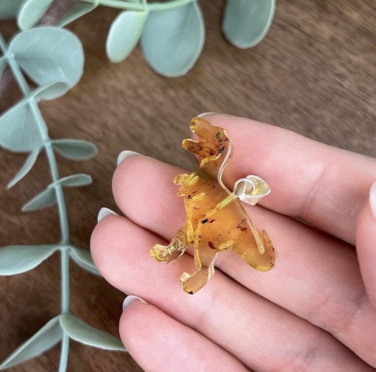 Bärnsten Tyrannosaurus Rex hänge A