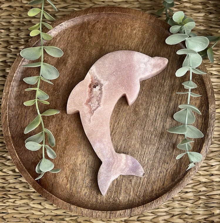 Rosa Ametist delfin carving A