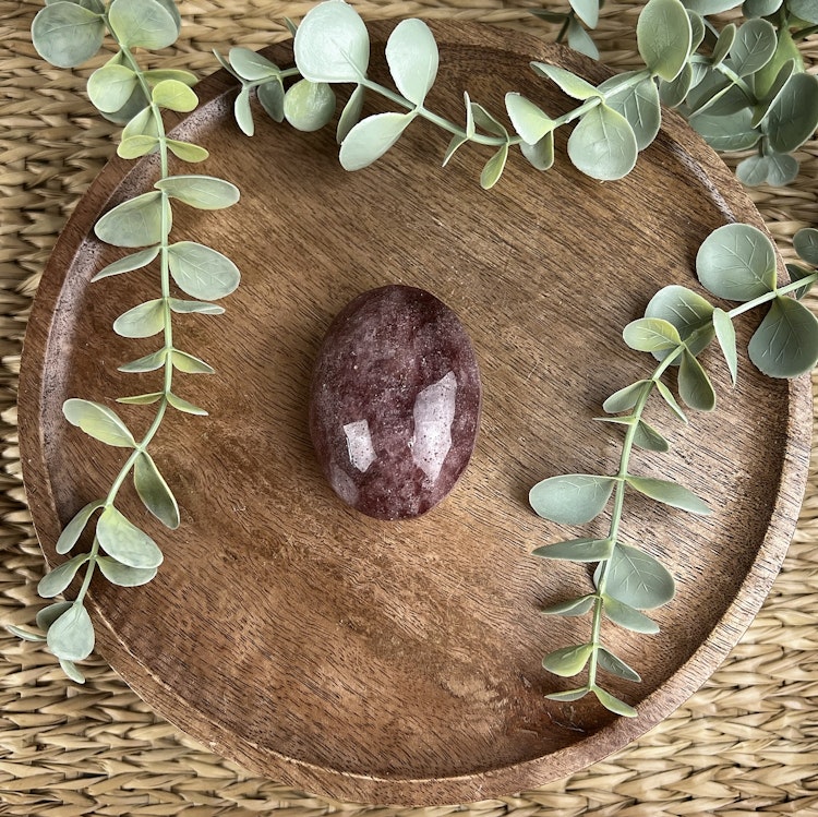 ”Jordgubbskvarts” (Röd Aventurin) meditationssten/handsten A