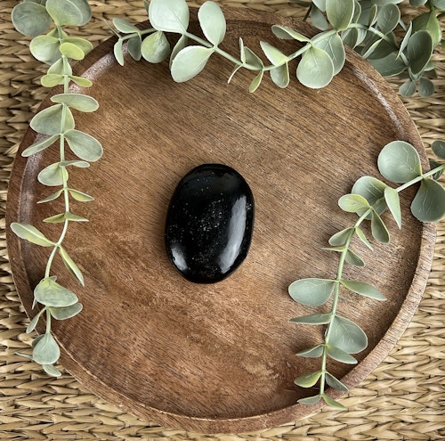 Svart Turmalin meditationssten (handsten) B