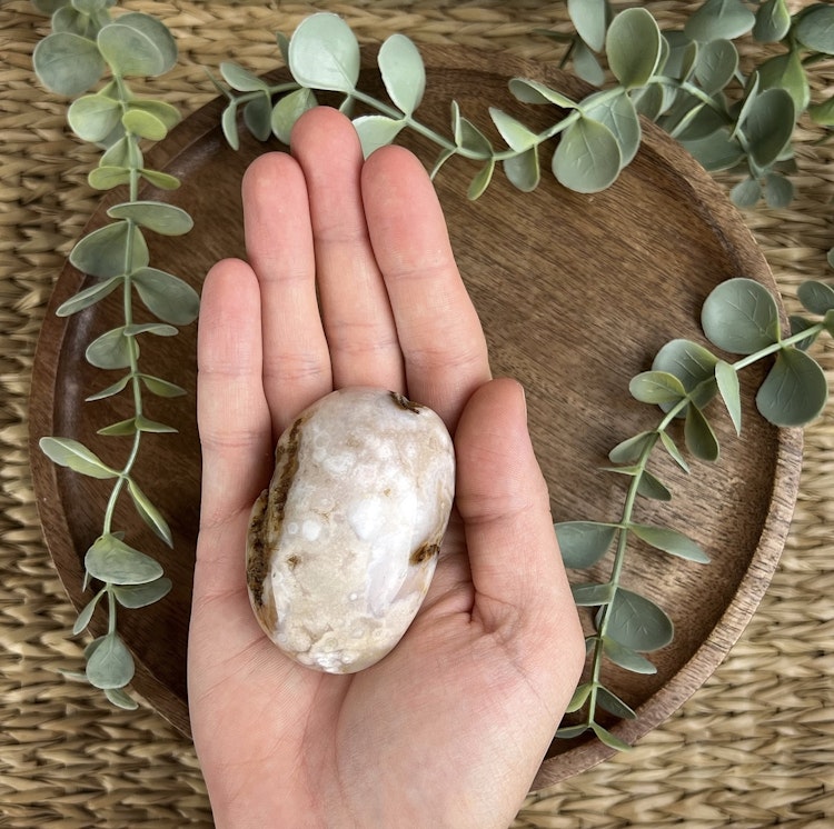 Blomsteragat meditationssten (handsten) B