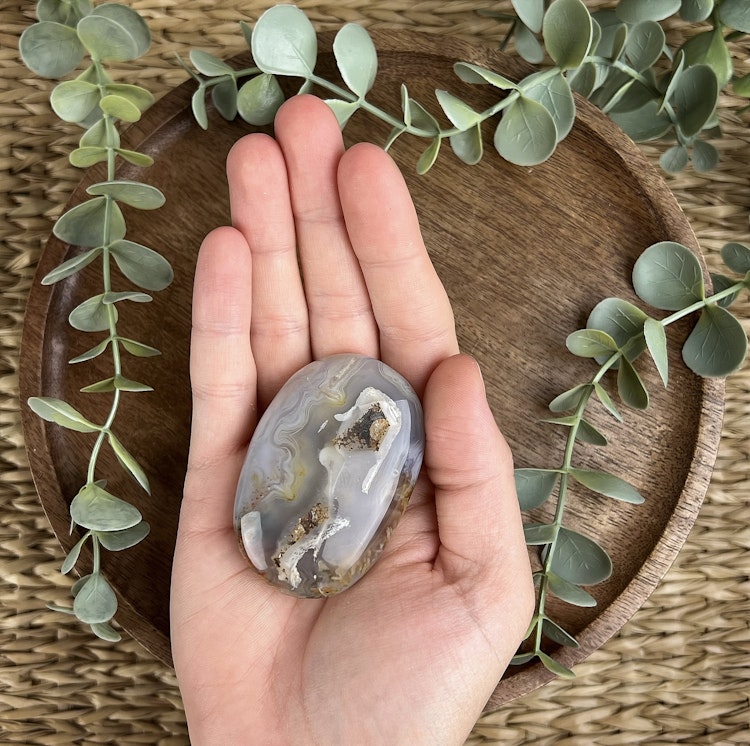 Blomsteragat meditationssten (handsten) C