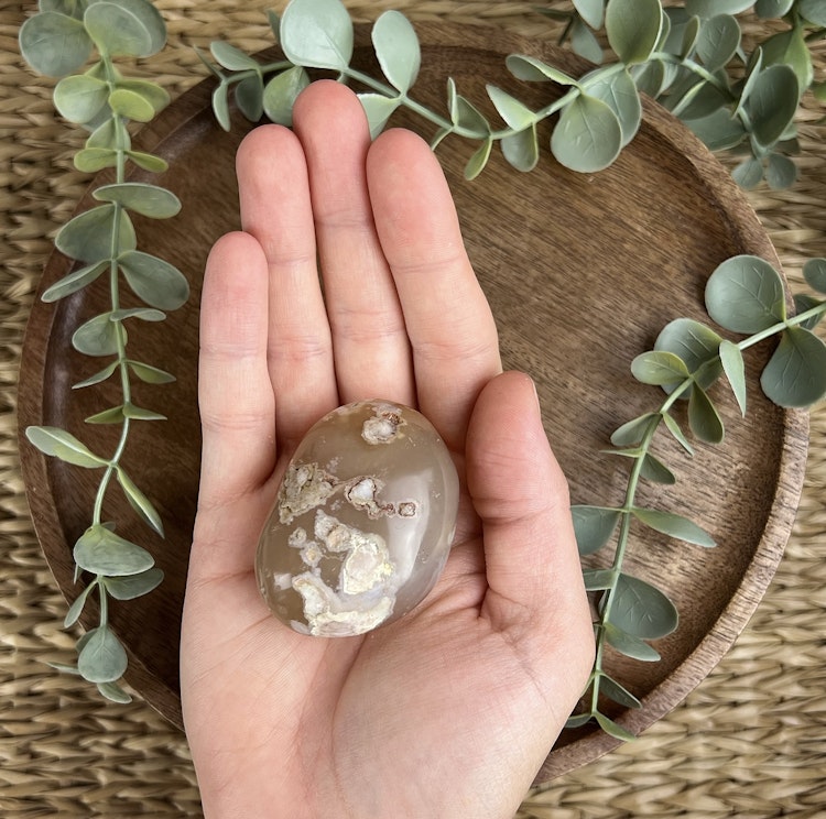Blomsteragat meditationssten (handsten) F