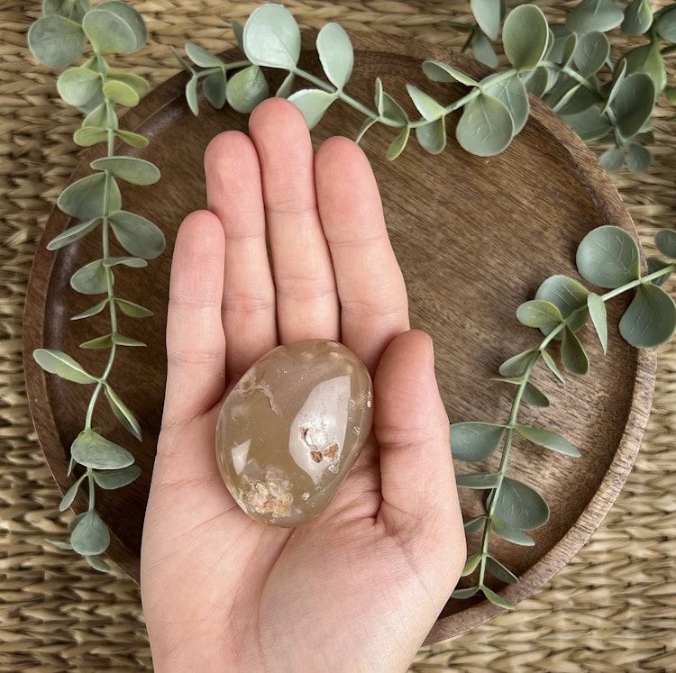 Blomsteragat meditationssten (handsten) F