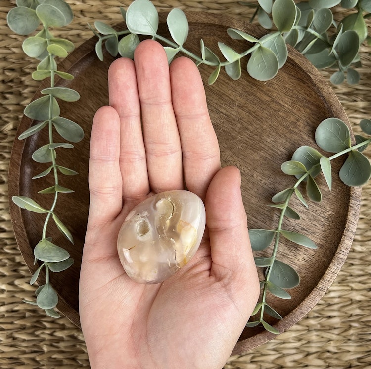 Blomsteragat meditationssten (handsten) I