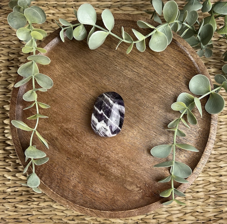 Bandad Ametist (chevron) meditationssten/handsten C
