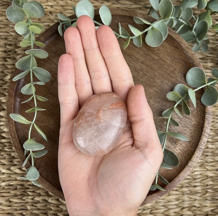 Eldkvarts (Röd Hematoidkvarts) meditationssten/handsten B