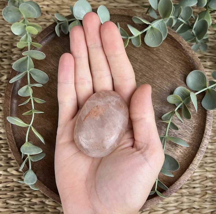 Eldkvarts (Röd Hematoidkvarts) meditationssten/handsten B