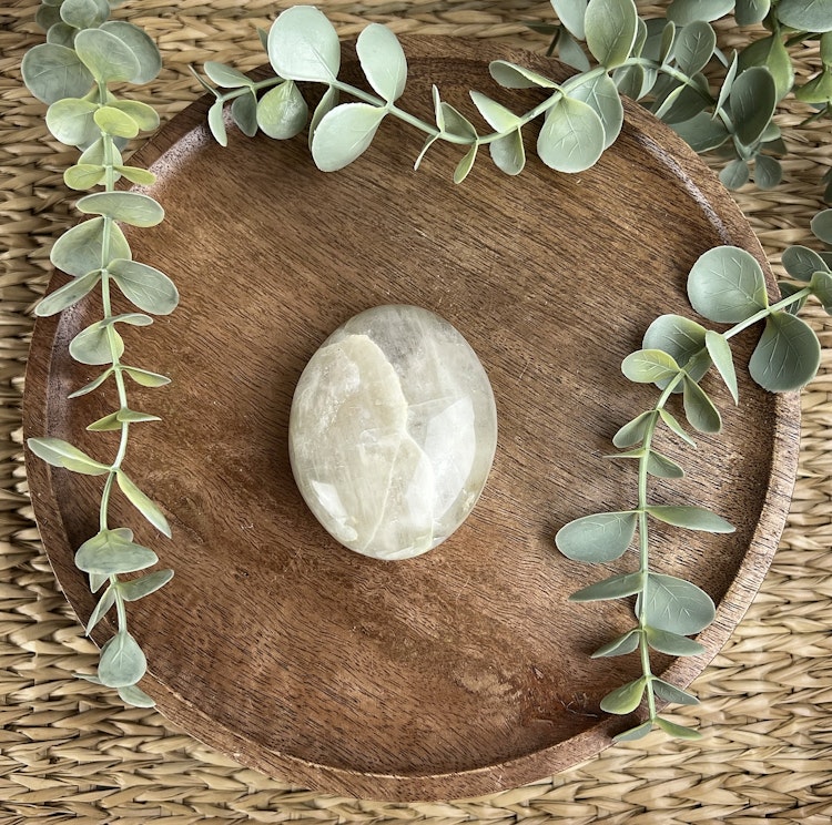 Garnierit (”Grön Månsten”) meditationssten/handsten A