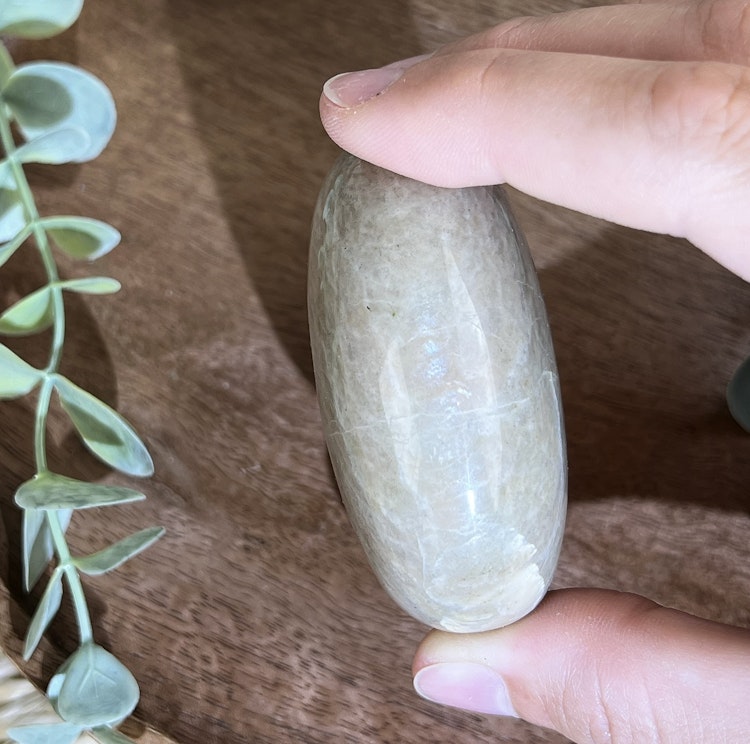 Garnierit (”Grön Månsten”) meditationssten/handsten B