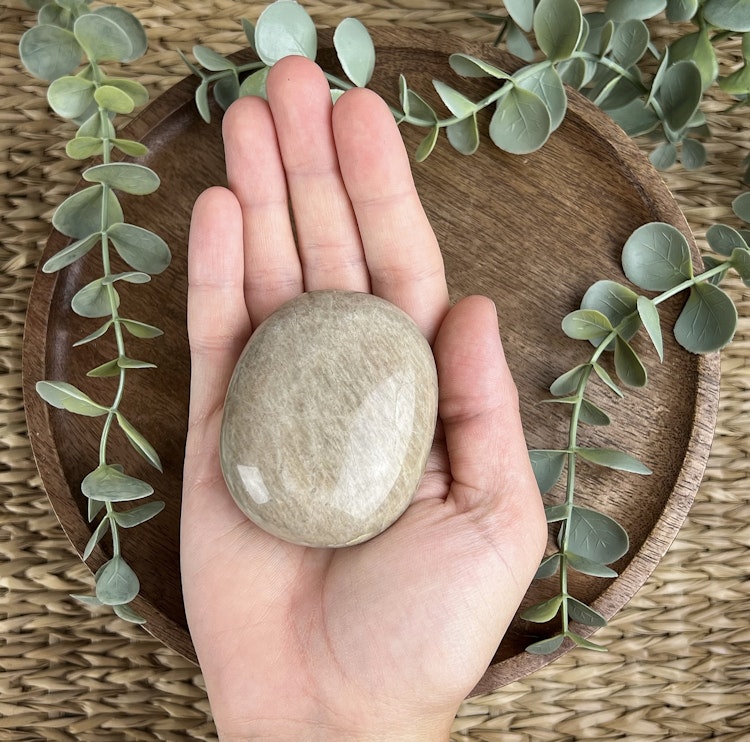 Garnierit (”Grön Månsten”) meditationssten/handsten B
