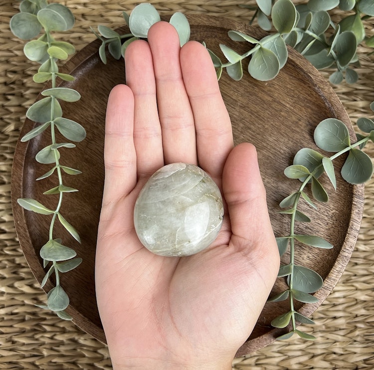 Garnierit (”Grön Månsten”) meditationssten/handsten C