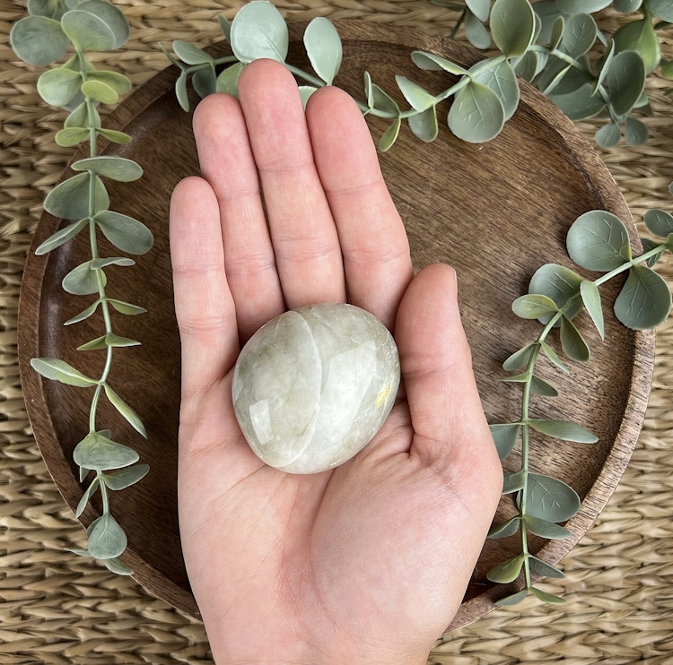 Garnierit (”Grön Månsten”) meditationssten/handsten C