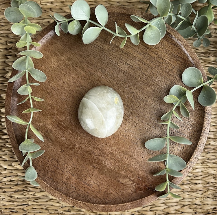 Garnierit (”Grön Månsten”) meditationssten/handsten C