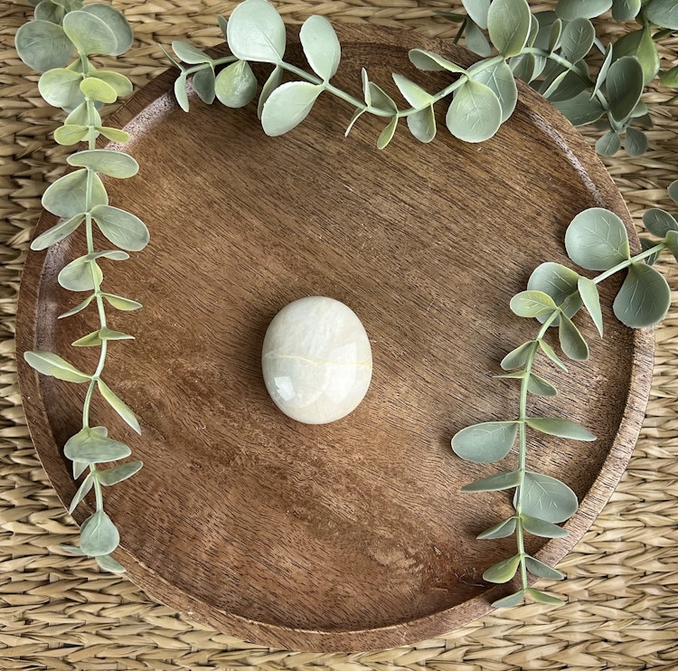 Garnierit (”Grön Månsten”) meditationssten/handsten D
