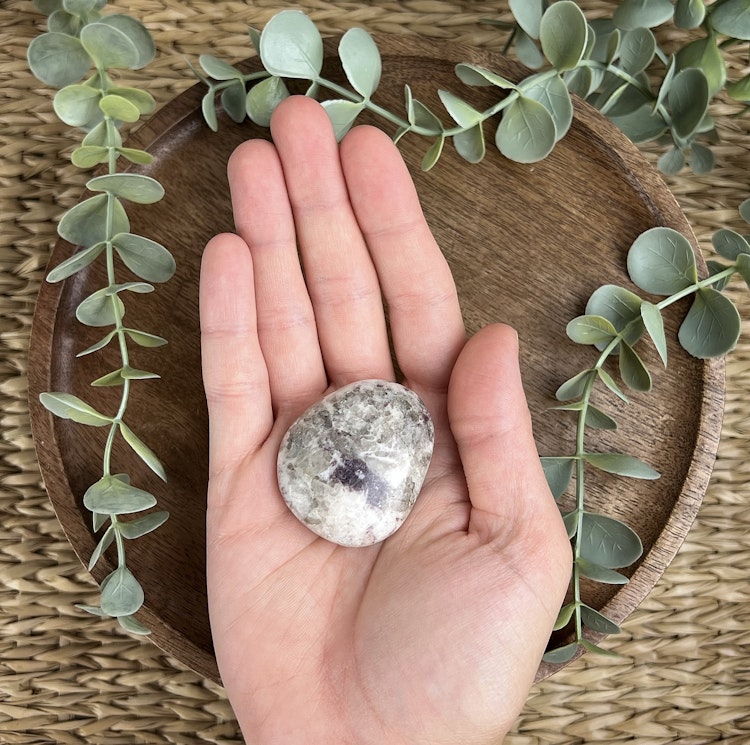Pegmatit meditationssten (handsten) E