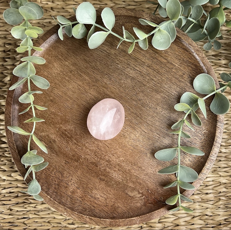 Rosenkvarts meditationssten (handsten) C