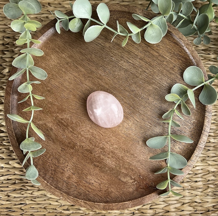Rosenkvarts meditationssten (handsten) C