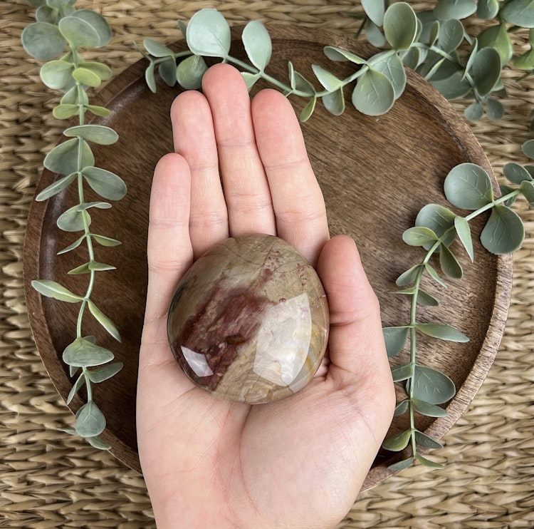 Polykrom Jaspis meditationssten (handsten) I