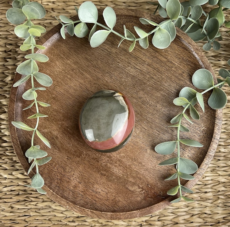 Polykrom Jaspis meditationssten (handsten) J