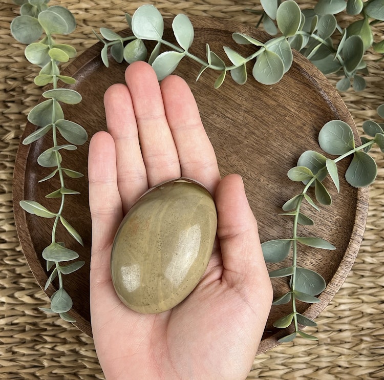 Polykrom Jaspis meditationssten (handsten) K