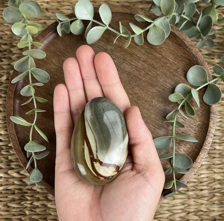 Polykrom Jaspis meditationssten (handsten) K