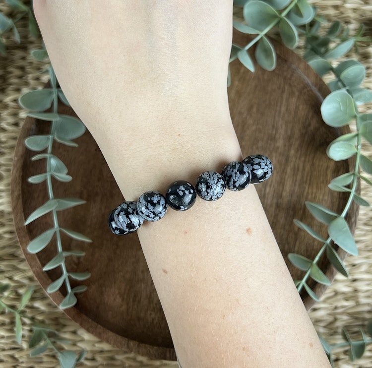 Stenarmband av Snöflingeobsidian (12 mm)