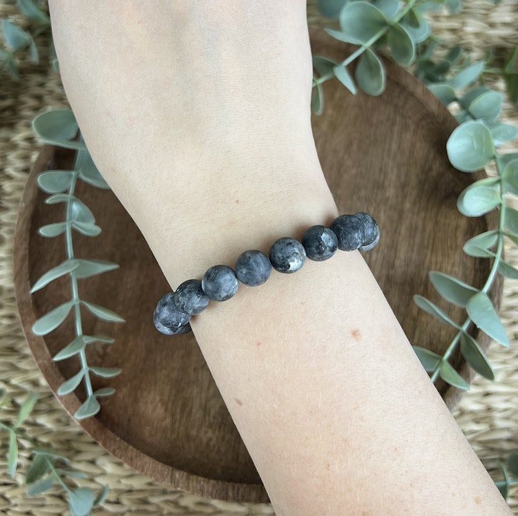 Armband av matt Larvikit (10 mm)
