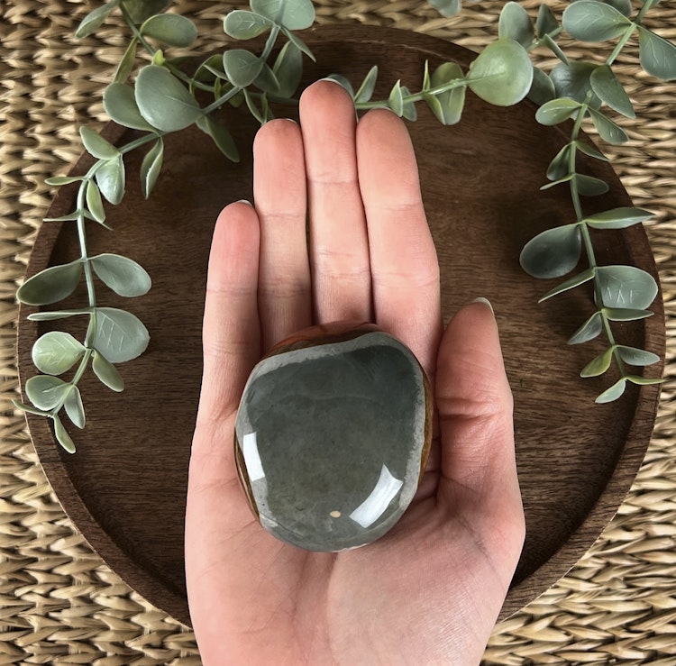 Polykromjaspis meditationssten (handsten) A