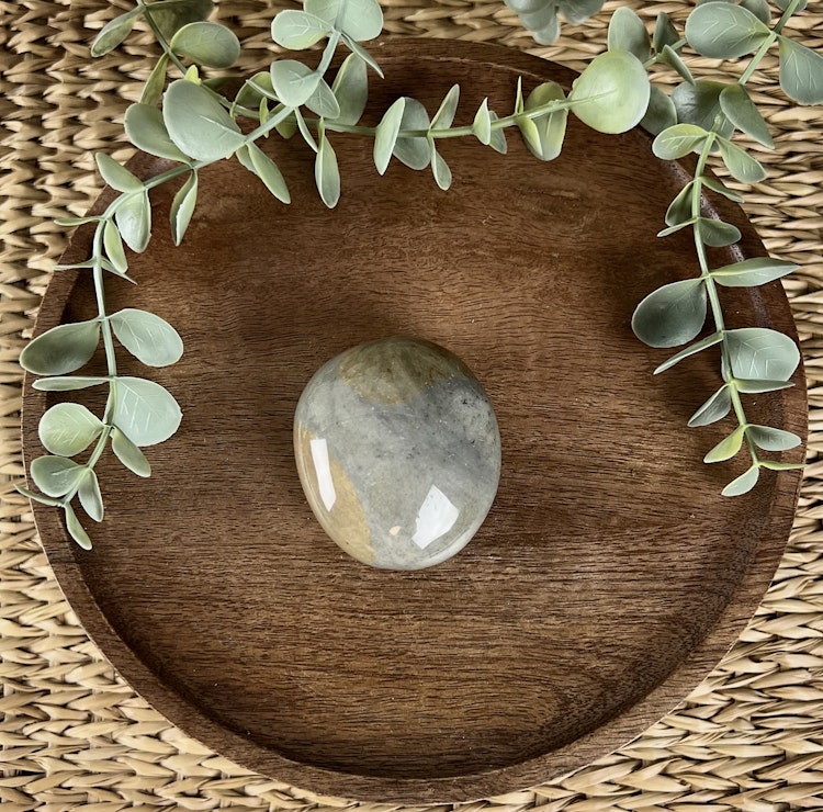 Polykromjaspis meditationssten (handsten) C