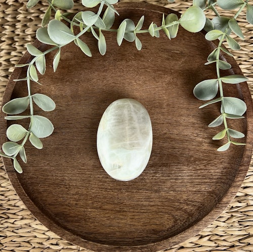 Garnierit (grön månsten) meditationssten/handsten B