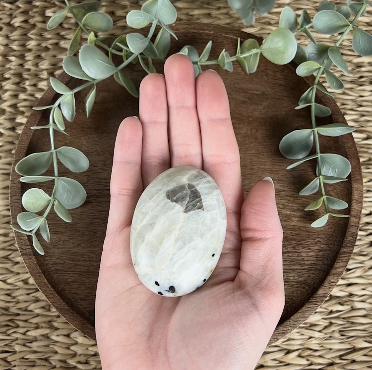 Garnierit (grön månsten) meditationssten/handsten C