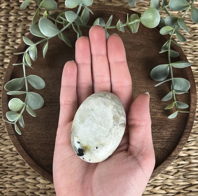 Garnierit (grön månsten) meditationssten/handsten C