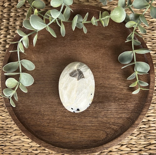 Garnierit (grön månsten) meditationssten/handsten C