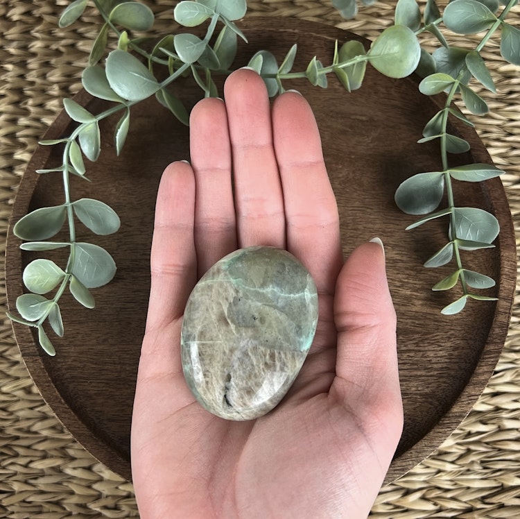 Garnierit (grön månsten) meditationssten/handsten D