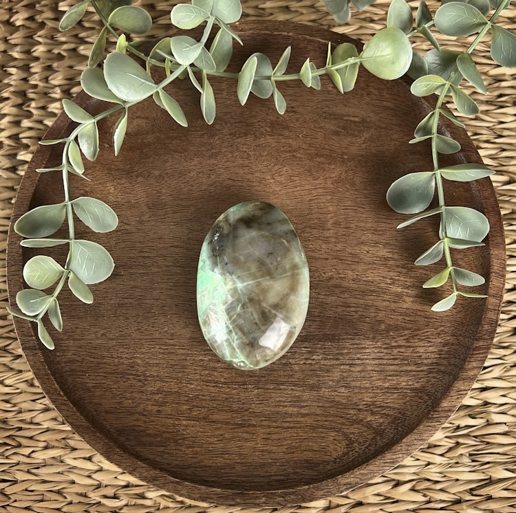 Garnierit (grön månsten) meditationssten/handsten E