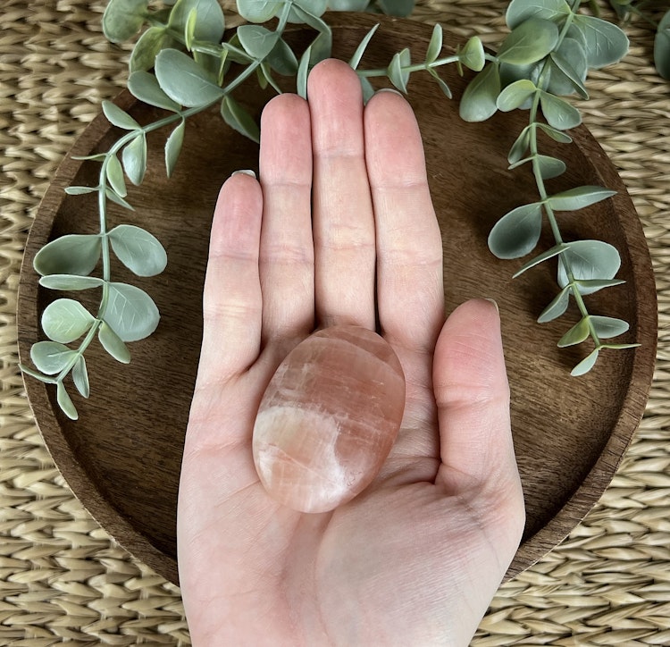 Rosenkalcit meditationssten/handsten B