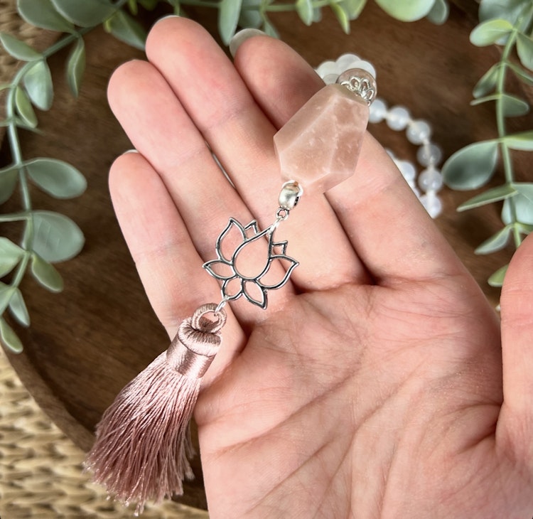 Mala halsband (handknutet) Vit kalcedon & Persikomånsten