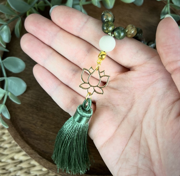 Mala halsband (handknutet) Rhyolit & Vit matt jaspis