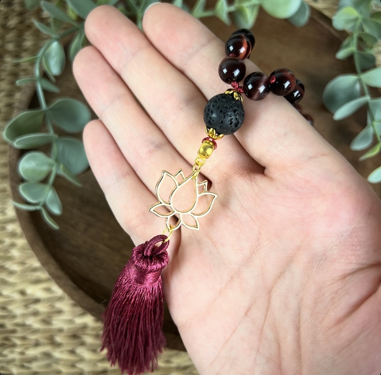 Mala halsband (handknutet) Oxöga & Lavasten
