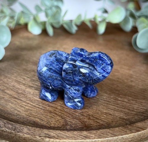 Sodalit Elefant carving B