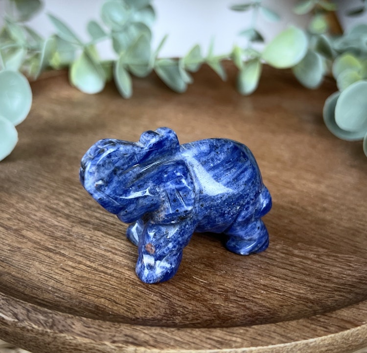 Sodalit Elefant carving B