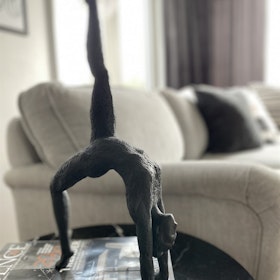 Staty Yoga Cholena, svart H.43cm