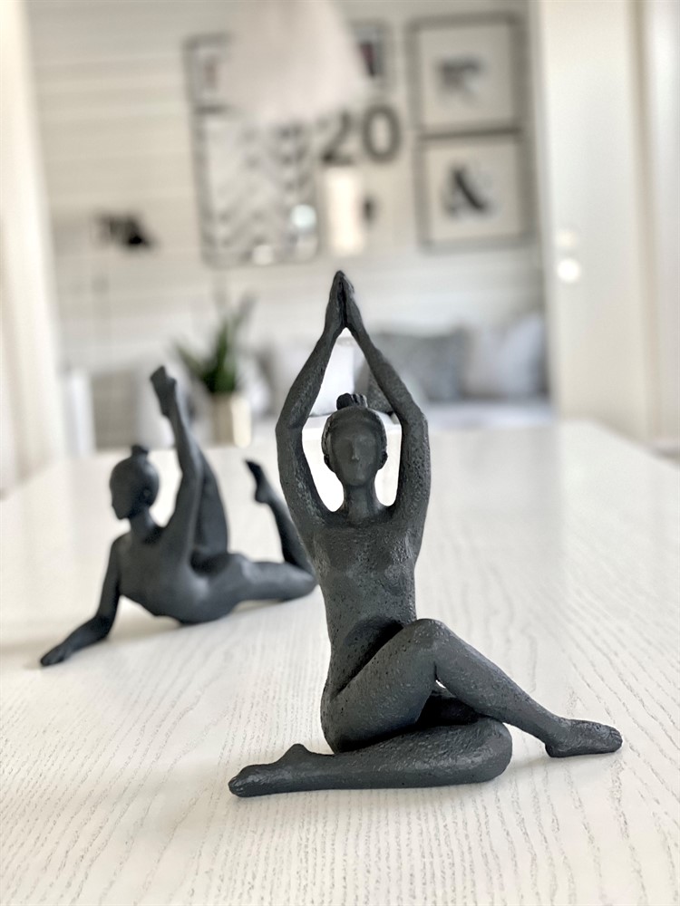 Staty Yoga Tuwa, svart H.28cm
