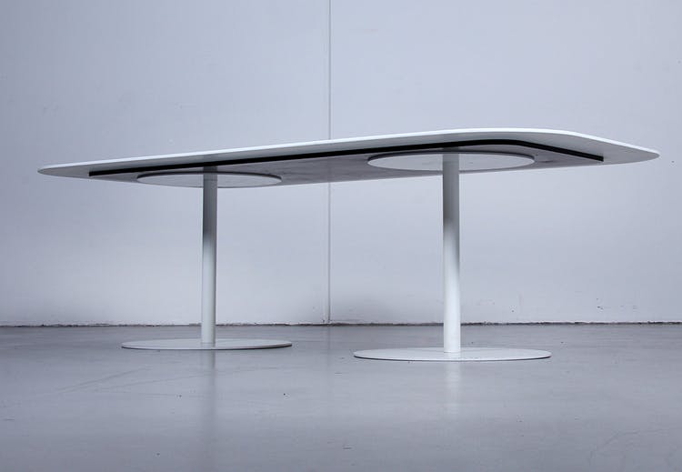 Hyr bord, Gubi Table 2.0 - Specialbeställt med Corian
