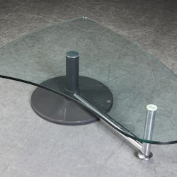 Hyr soffbord från Rolf Benz med glasskiva