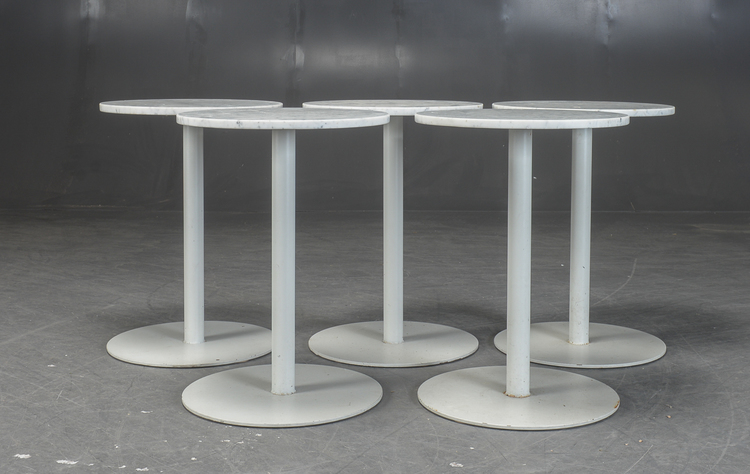 Hyr små cafébord i marmor med metallfot
