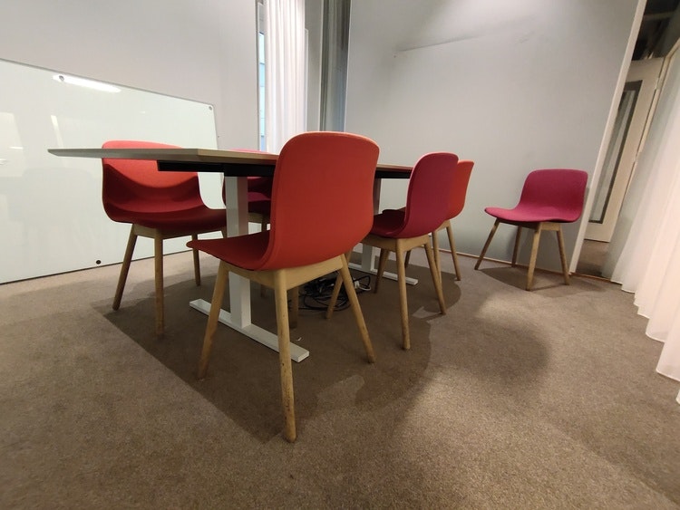 Hyr en konferensgrupp med 8st stolar