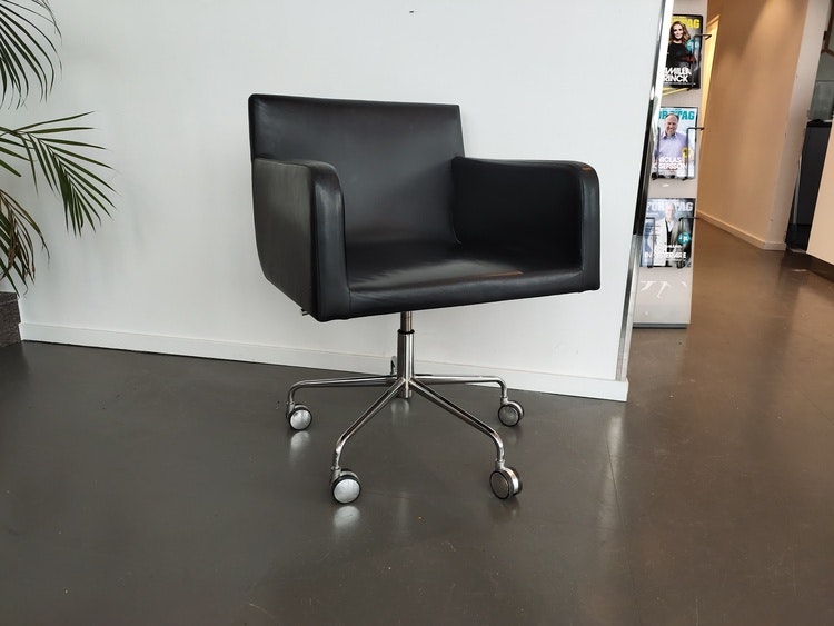 Hyr stolar med hjul, Andreu World Lineal Comfort Interior Barstolar, HAY HEE Sitthöjd 75 cm Interior.se Hyra