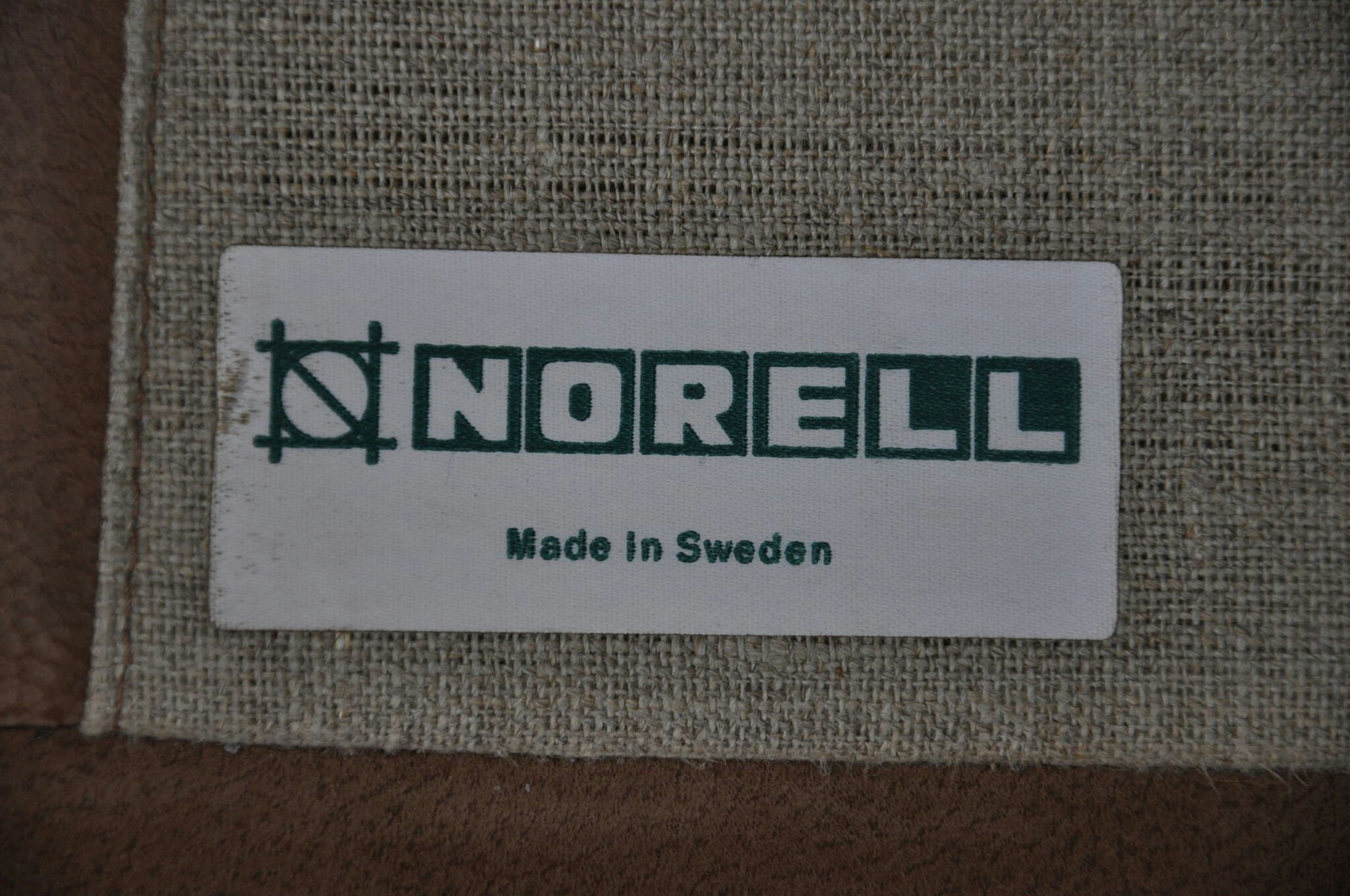 Hyr vintage soffa, Norell Sweden Mexico i slipat skinn - Interior.se - Hyra  designmöbler Stockholm